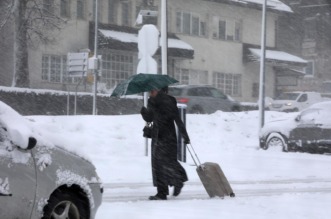 Delnice: Snijeg i jak vjetar otežavaju promet