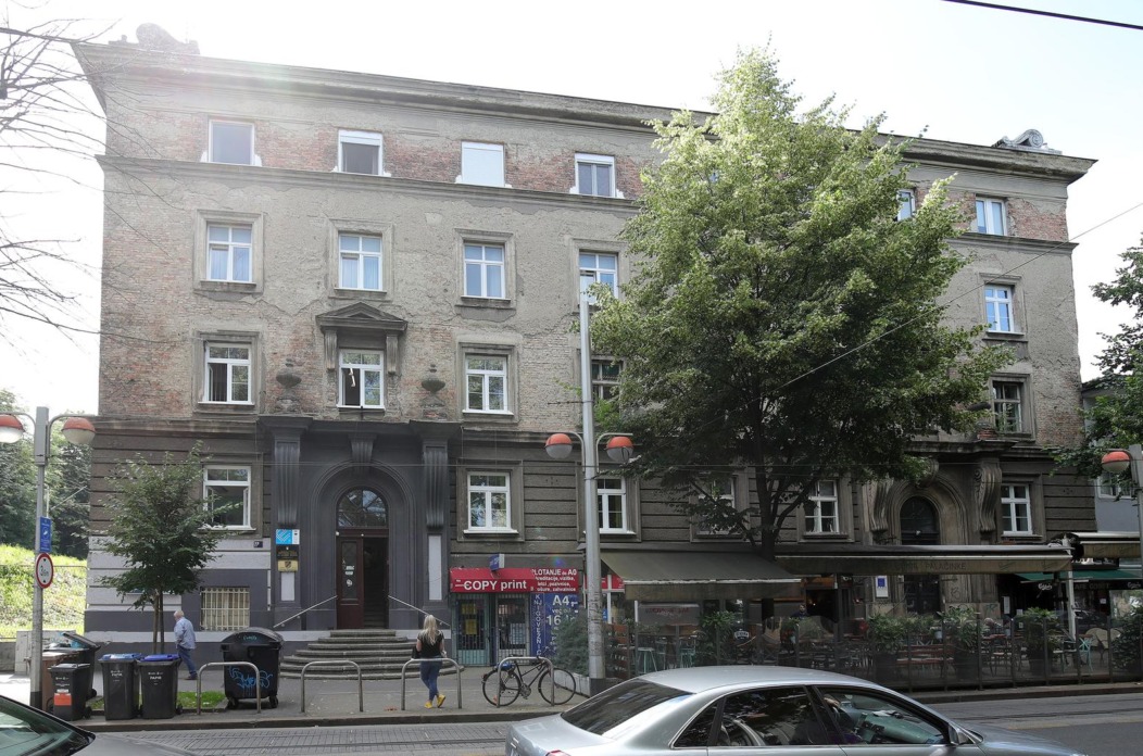 Zagreb: Ulaz u zgradu Obrtničke škole za osobne usluge Zagreb: Ulaz u zgradu Obrtničke škole za osobne usluge