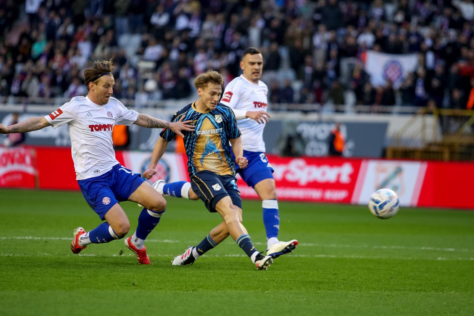 Split: Hajduk i Rijeka sastali se u četvrtfinalu Hrvatskog nogometnog kupa Split: Hajduk i Rijeka sastali se u četvrtfinalu Hrvatskog nogometnog kupa
