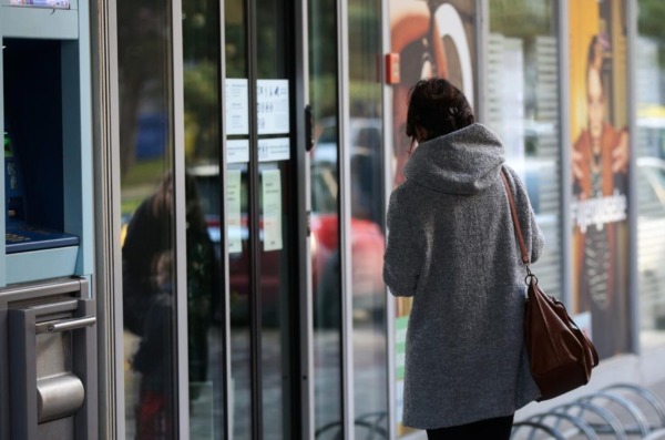 Zagreb: Gužve ispred banaka zbog konverzije kune u euro
