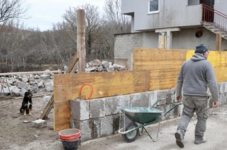 Tijarica: Pas Bruno svakodnevno obilazi groblje gdje je pokopan njegov vlasnik Tijarica: Pas Bruno svakodnevno obilazi groblje gdje je pokopan njegov vlasnik