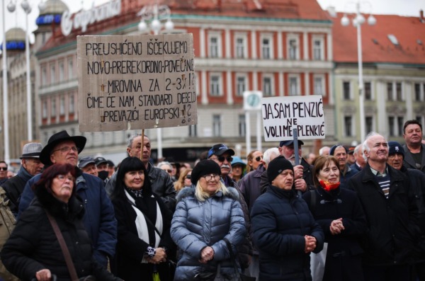 Zagreb, Prosvjed umirovljenika protiv siromaštva, korupcije i kriminala na glavnom gradskom Trgu