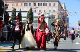 Rijeka: Povorka makara na Rije?kom karnevalu