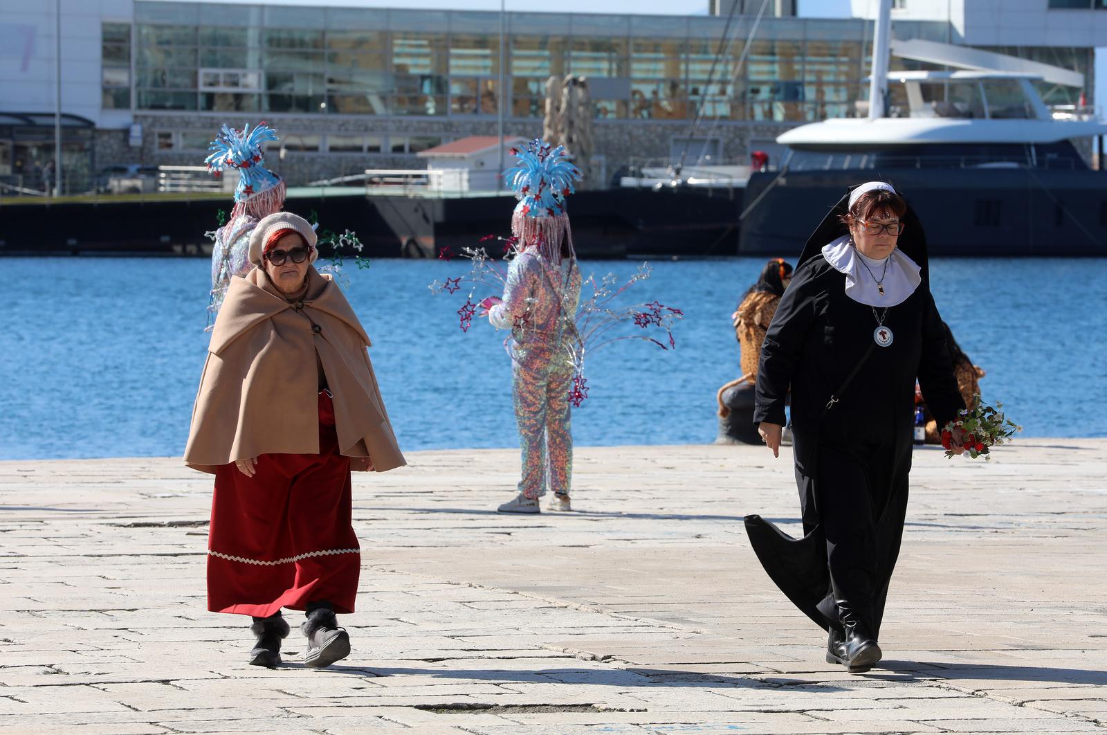 Rijeka: Povorka makara na Rije?kom karnevalu