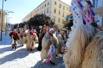 Rijeka: Povorka makara na Rije?kom karnevalu