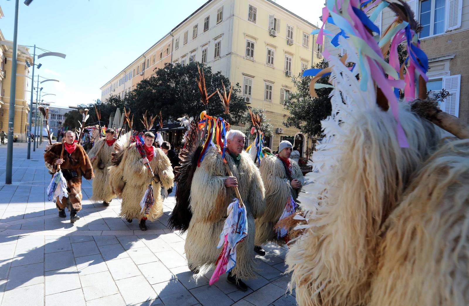 Rijeka: Povorka makara na Rije?kom karnevalu
