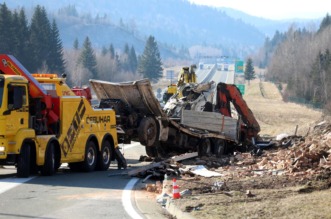 Ravna gora: Prevrnuti šleper na A6 kod odmorišta Kupjak