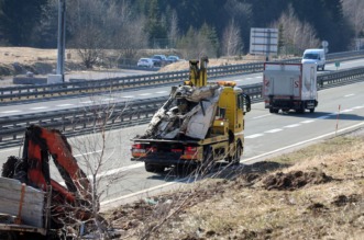 Ravna gora: Prevrnuti šleper na A6 kod odmorišta Kupjak
