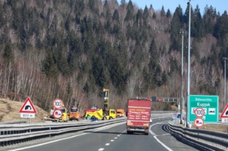 Ravna gora: Prevrnuti leper na A6 kod odmorita Kupjak