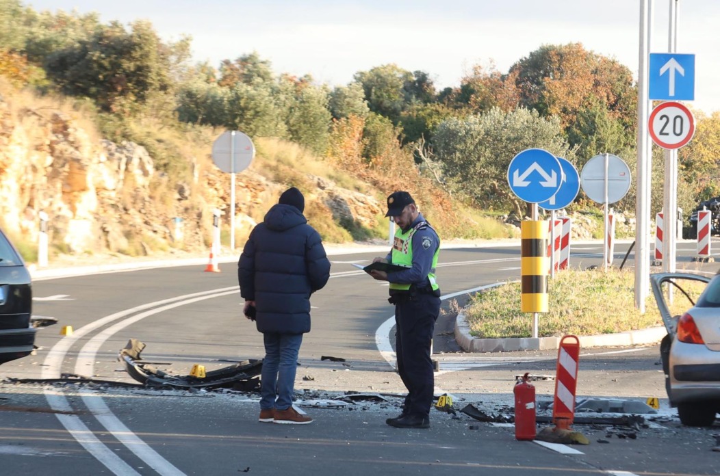 Primošten: U prometnoj nesreći smrtno stradale dvije osobe Primošten: U prometnoj nesreći smrtno stradale dvije osobe