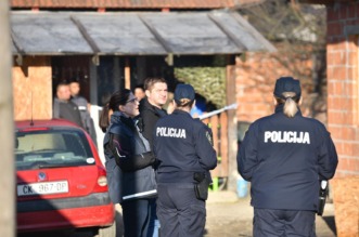 Troje djece poginulo u požaru u Kuršancu, žena i jedno dijete su u bolnici Troje djece poginulo u požaru u Kuršancu, žena i jedno dijete su u bolnici