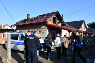 Troje djece poginulo u požaru u Kuršancu, žena i jedno dijete su u bolnici Troje djece poginulo u požaru u Kuršancu, žena i jedno dijete su u bolnici