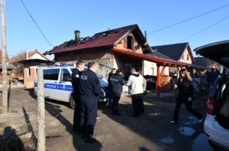 Troje djece poginulo u požaru u Kuršancu, žena i jedno dijete su u bolnici Troje djece poginulo u požaru u Kuršancu, žena i jedno dijete su u bolnici