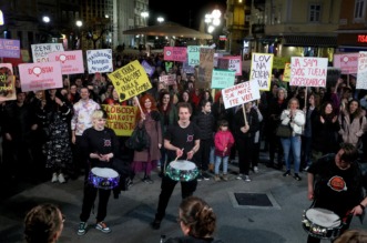 U Rijeci održan Noćni marž povodom Međunarodnog dana žena U Rijeci održan Noćni marž povodom Međunarodnog dana žena