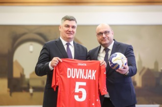 Zagreb: Predsjednik Republike uručio  je odlikovanja Hrvatskoj rukometnoj reprezentaciji