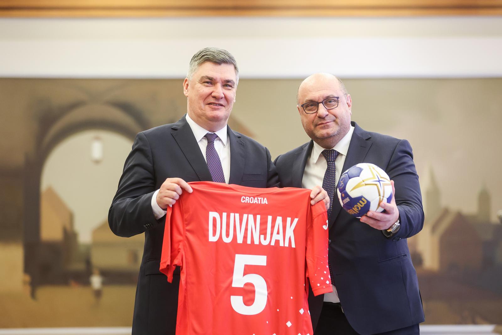 Zagreb: Predsjednik Republike uručio  je odlikovanja Hrvatskoj rukometnoj reprezentaciji