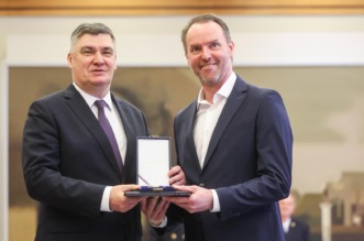 Zagreb: Predsjednik Republike uručio  je odlikovanja Hrvatskoj rukometnoj reprezentaciji