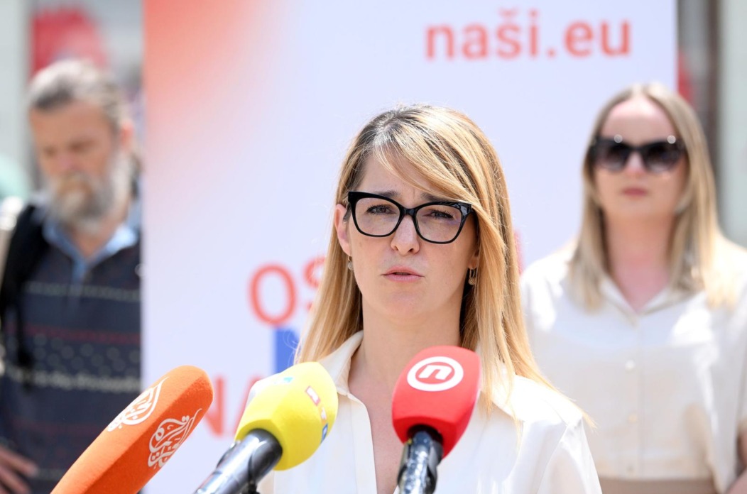 Zagreb: Božo Petrov i Petra Mandić održali konferenciju za medije Zagreb: Božo Petrov i Petra Mandić održali konferenciju za medije