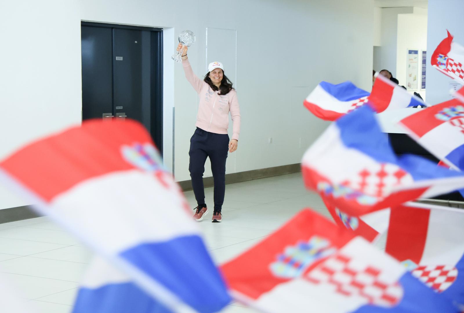 Dolazak Zrinke Ljutić iz SAD-a nakon osvajanja Malog kristalnog globusa Dolazak Zrinke Ljutić iz SAD-a nakon osvajanja Malog kristalnog globusa
