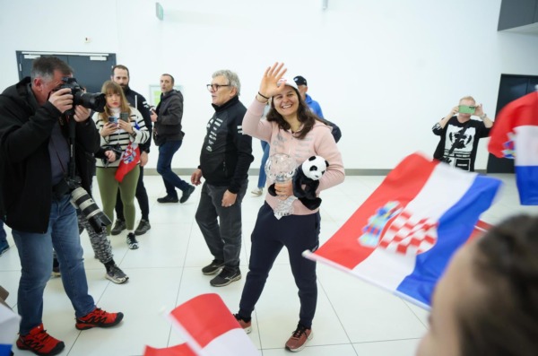 Dolazak Zrinke Ljutić iz SAD-a nakon osvajanja malog Kristalnog globusa