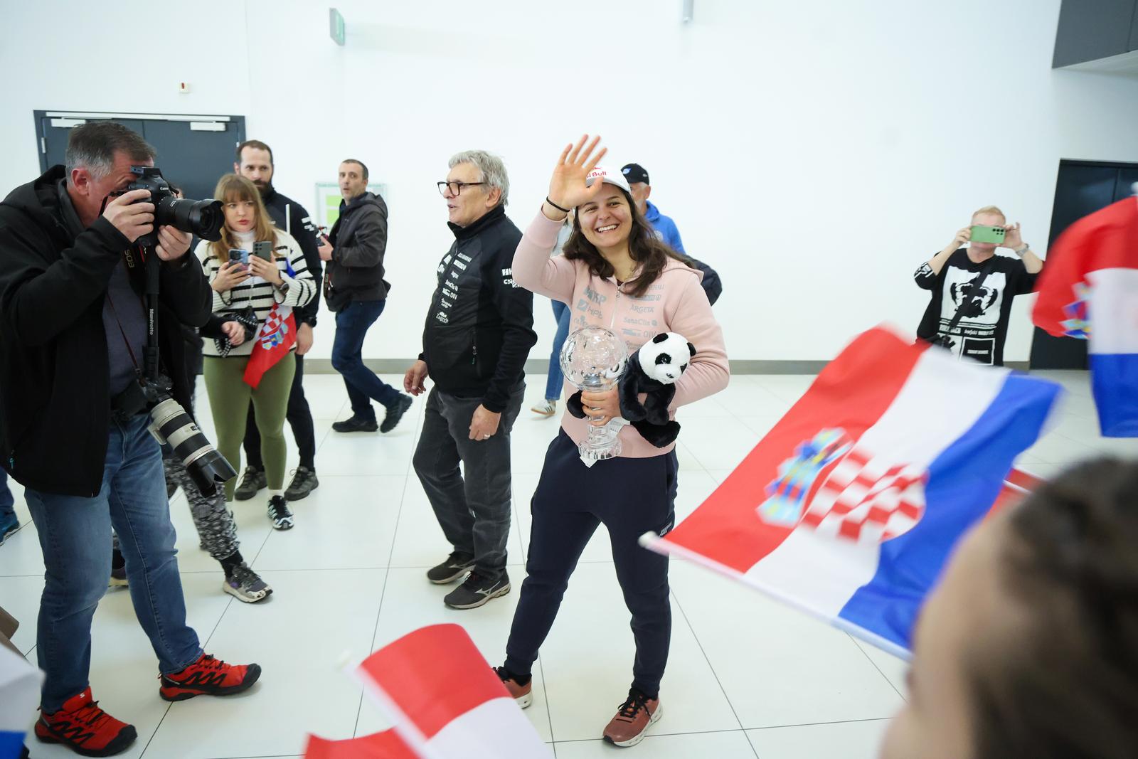 Dolazak Zrinke Ljutić iz SAD-a nakon osvajanja malog Kristalnog globusa Dolazak Zrinke Ljutić iz SAD-a nakon osvajanja malog Kristalnog globusa