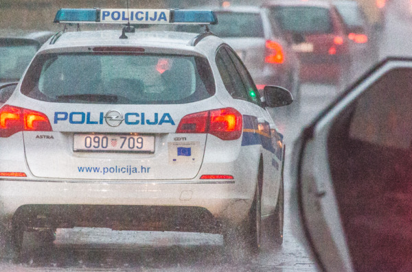 Policija Kiša Pljusak Adamićeva-2 copy