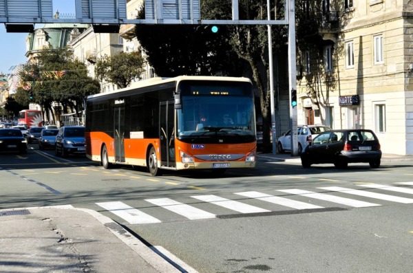 autobus autotrolej riportal