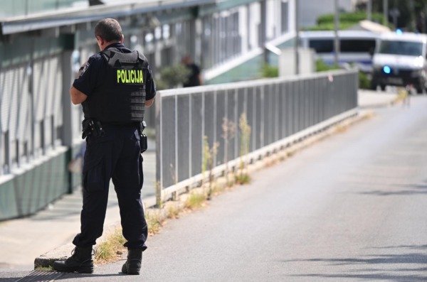 Naoruani mukarac upao u KBC Rebro, u bolnicu stigla interventna policija
