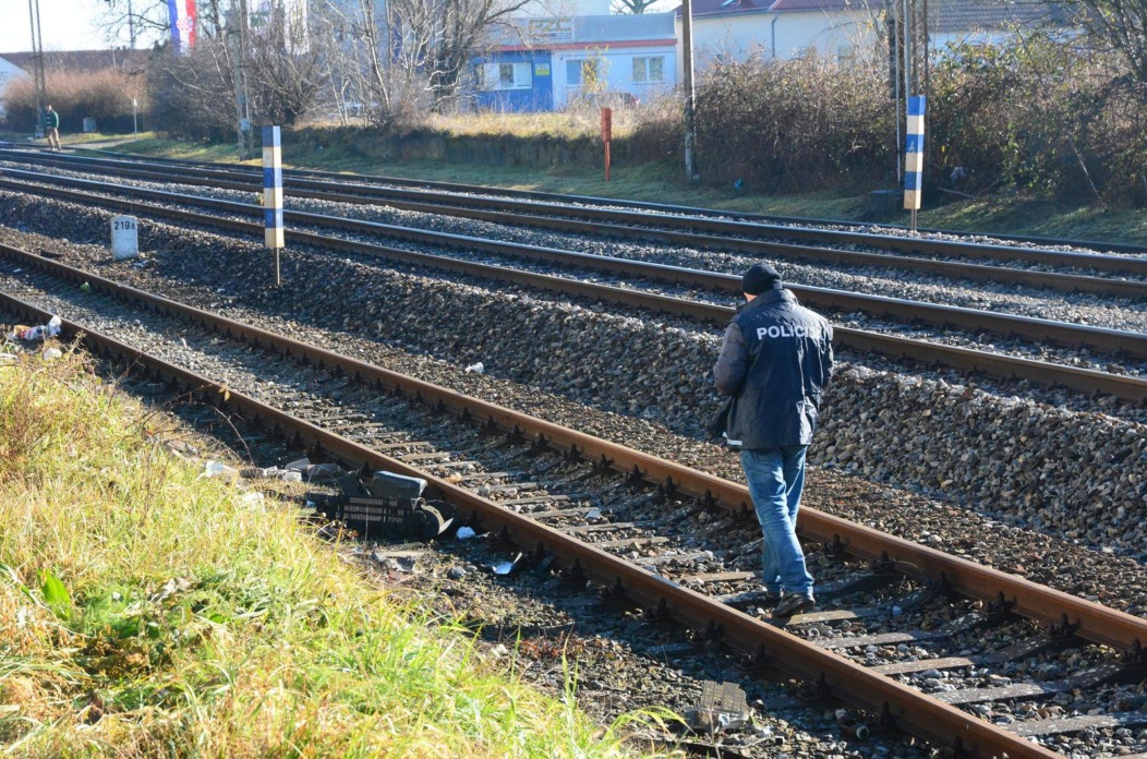 Slavonski Brod: Teretni vlak usmrtio osobu nekoliko stotina metara od eljezni?kog kolodvora Slavonski Brod: Teretni vlak usmrtio osobu nekoliko stotina metara od eljezni?kog kolodvora