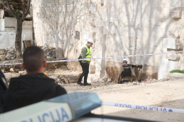 Split: Na radnika pala kamena gromada te ga priklještila, prevezen je u bolnicu