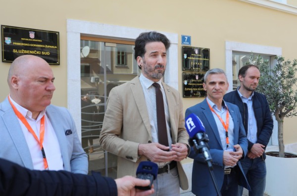 Rijeka: Marin Mileti? i Leo Pavela na konferenciji pred zgradom upanije