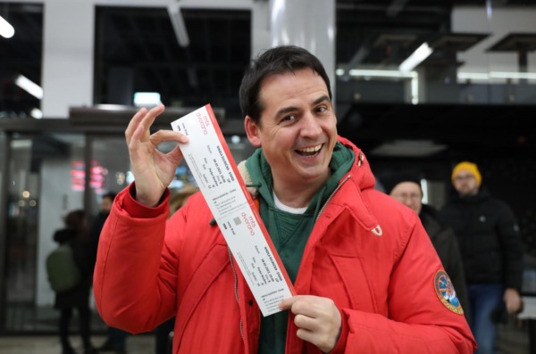 Beograd: Trudna Anđelka Prpić s partnerom Markom na stand-up nastupu Nikole Đurička, najviše pažnje privukao njen broš