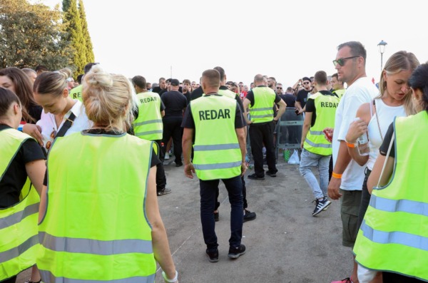 Jako osiguranje i bakljade uoči koncerta Marka Perkovića Thompsona u Imotskom