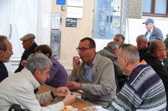 Rijeka: Podjela friganih sardelica na Veliki petak