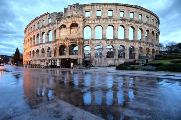 Pula: Refleksije nakon kiše