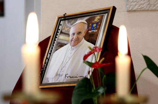 ibenik: Povodom smrti Papa Franje u crkvi sv Jeronima otvorena knjiga su?uti