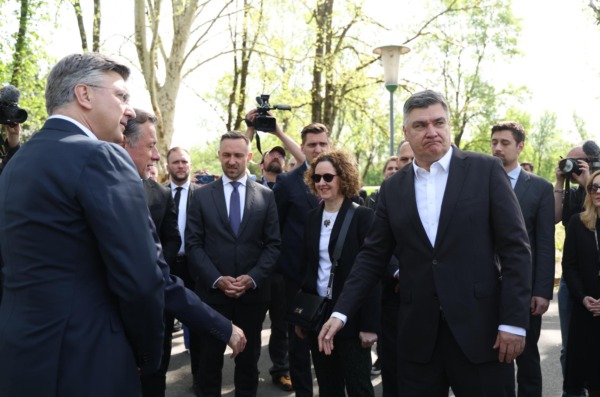 Susret Milanovića i Plenkovića u Jasenovcu Susret Milanovića i Plenkovića u Jasenovcu
