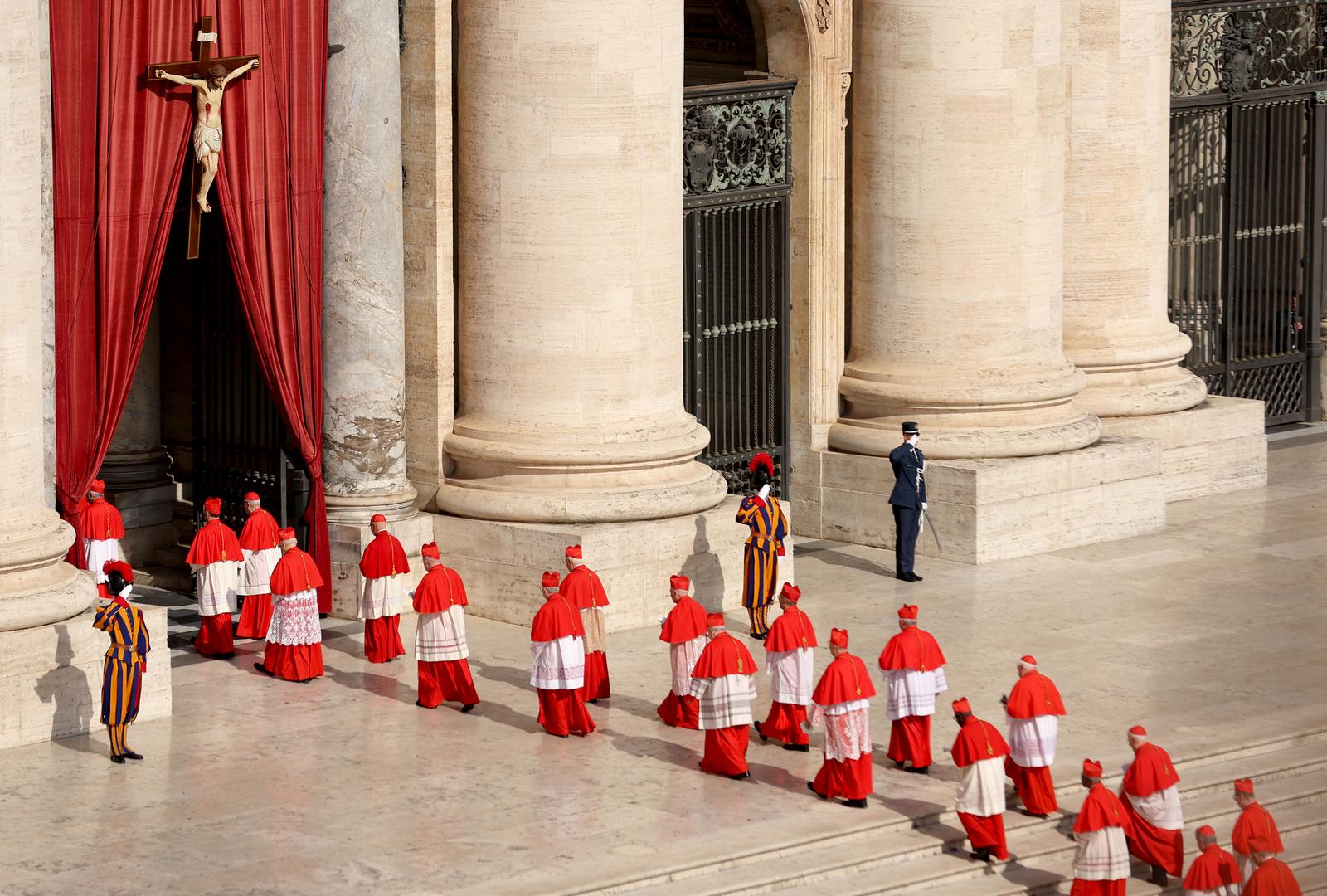 Rim: Tijelo pape Franje u procesiji premješteno u baziliku sv. Petra Rim: Tijelo pape Franje u procesiji premješteno u baziliku sv. Petra