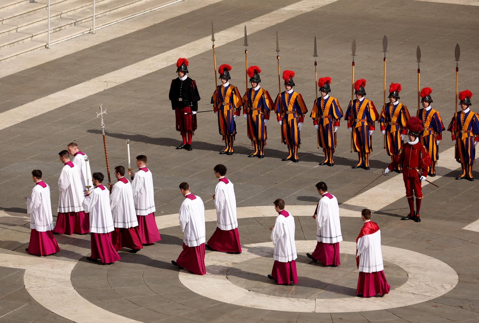 Rim: Tijelo pape Franje u procesiji premješteno u baziliku sv. Petra Rim: Tijelo pape Franje u procesiji premješteno u baziliku sv. Petra