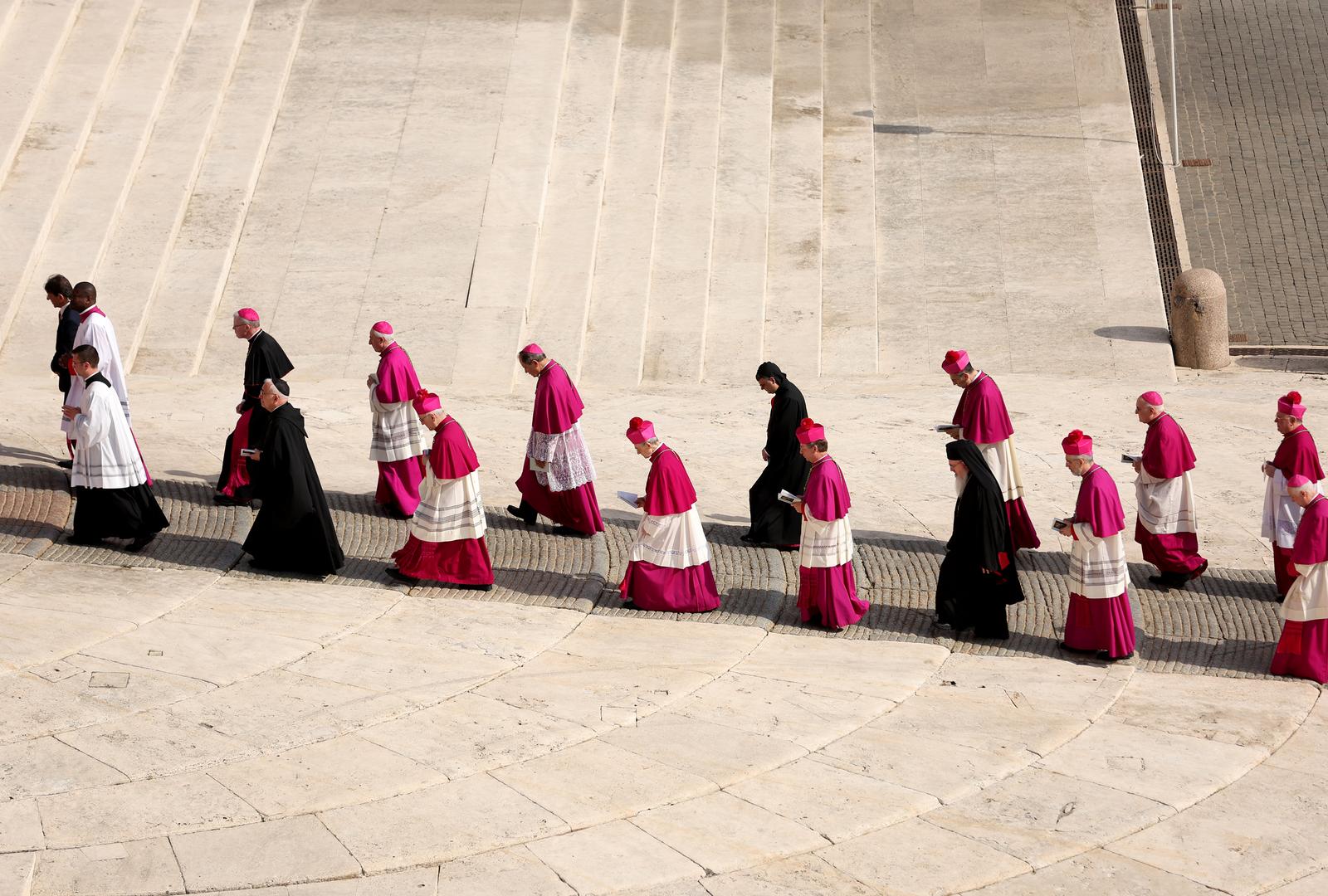 Rim: Tijelo pape Franje u procesiji premješteno u baziliku sv. Petra Rim: Tijelo pape Franje u procesiji premješteno u baziliku sv. Petra