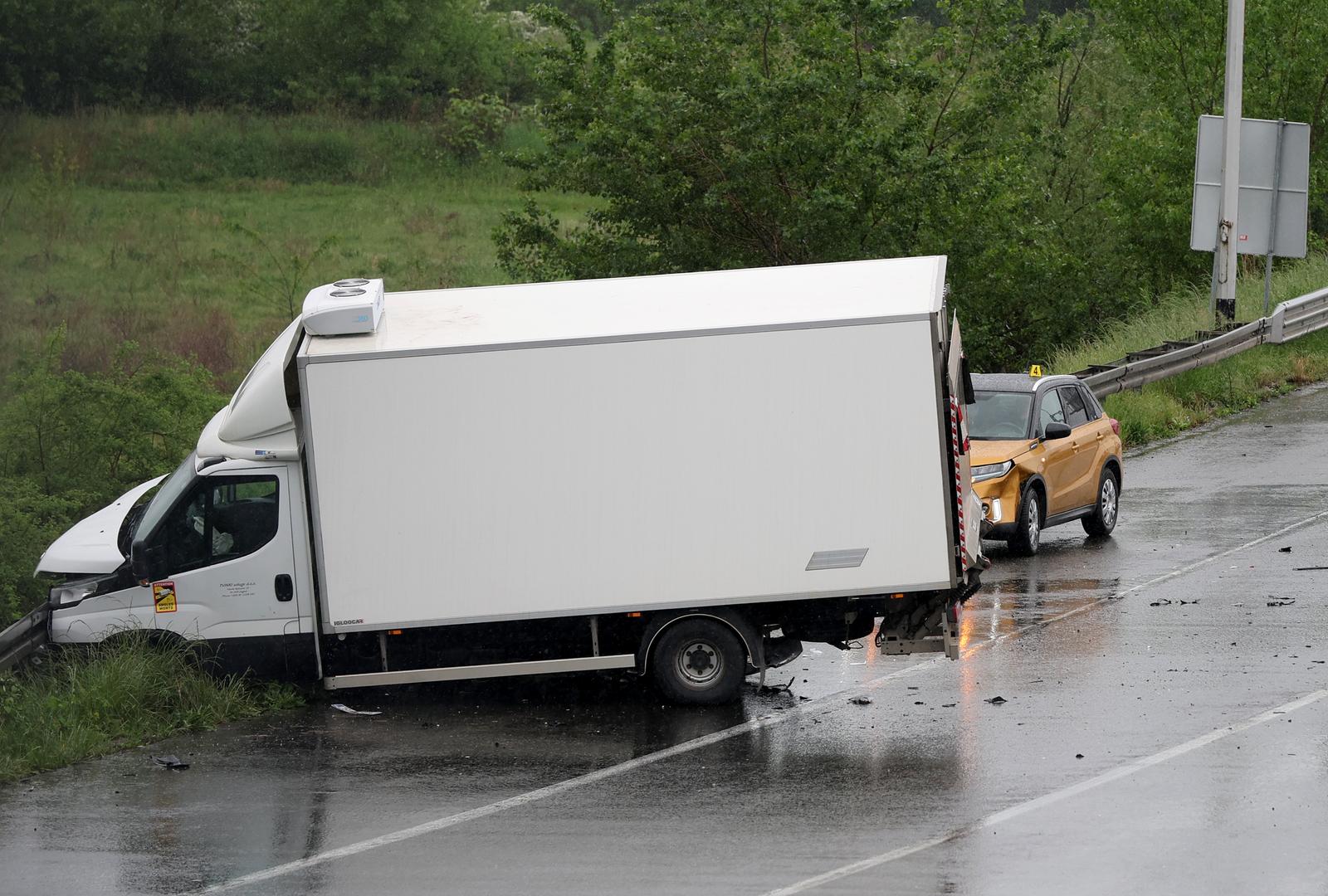 Dvije osobe poginule u prometnoj nesreći na zagrebačkoj obilaznici Dvije osobe poginule u prometnoj nesreći na zagrebačkoj obilaznici