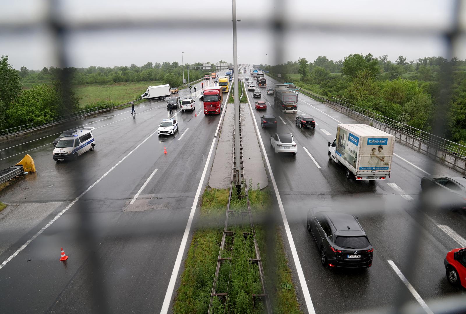 Dvije osobe poginule u prometnoj nesreći na zagrebačkoj obilaznici Dvije osobe poginule u prometnoj nesreći na zagrebačkoj obilaznici