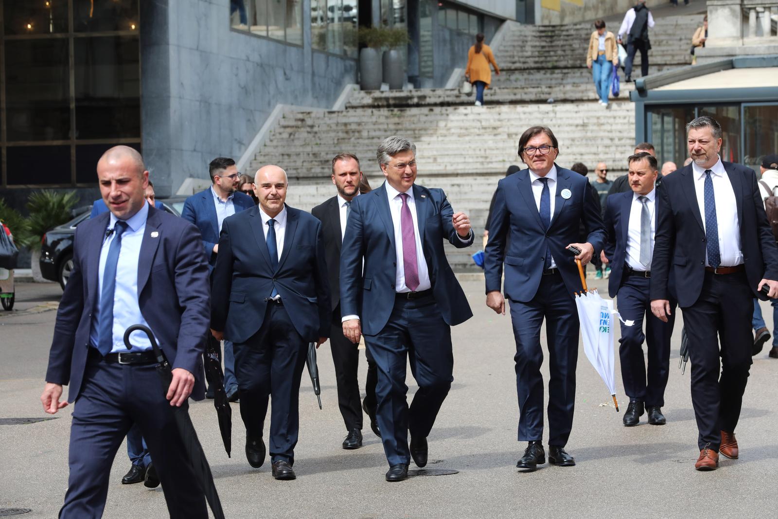 Rijeka: Premijer Plenković došao podržati kandidate HDZ-a Rijeka: Premijer Plenković došao podržati kandidate HDZ-a
