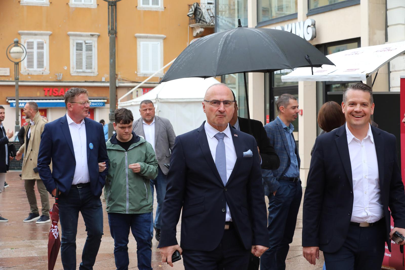 Rijeka: Premijer Plenković došao podržati kandidate HDZ-a Rijeka: Premijer Plenković došao podržati kandidate HDZ-a