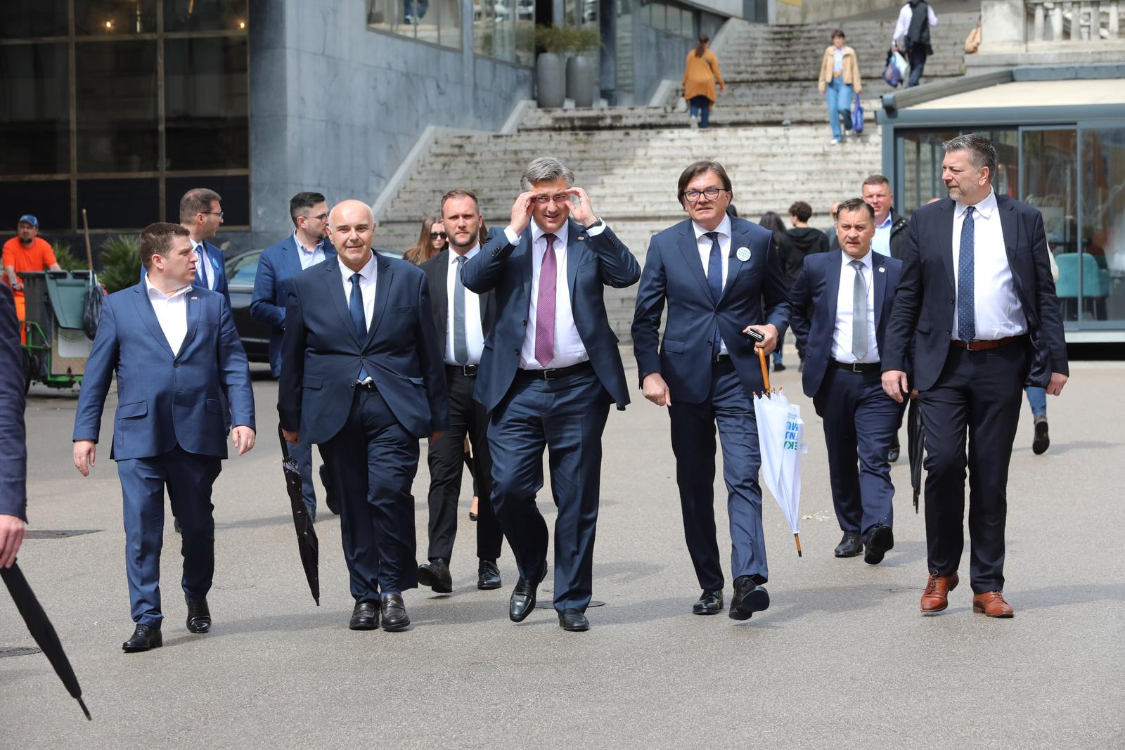 Rijeka: Premijer Plenković došao podržati kandidate HDZ-a Rijeka: Premijer Plenković došao podržati kandidate HDZ-a