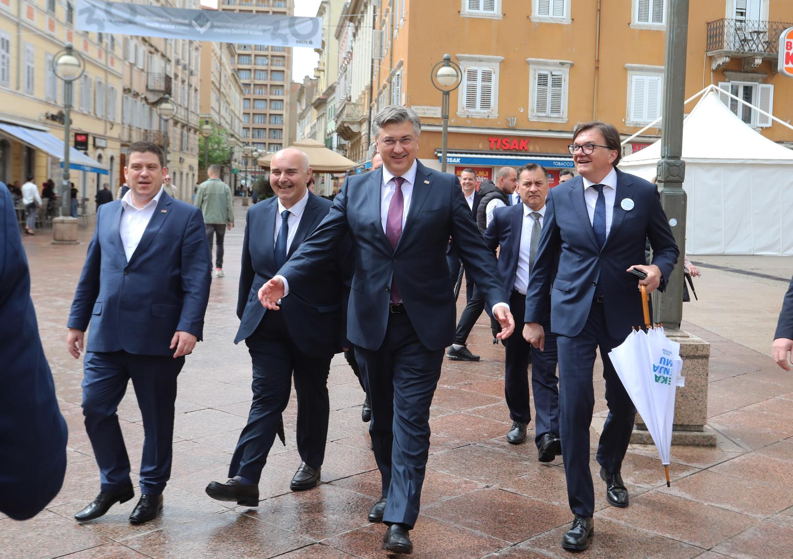 Rijeka: Premijer Plenković došao podržati kandidate HDZ-a Rijeka: Premijer Plenković došao podržati kandidate HDZ-a
