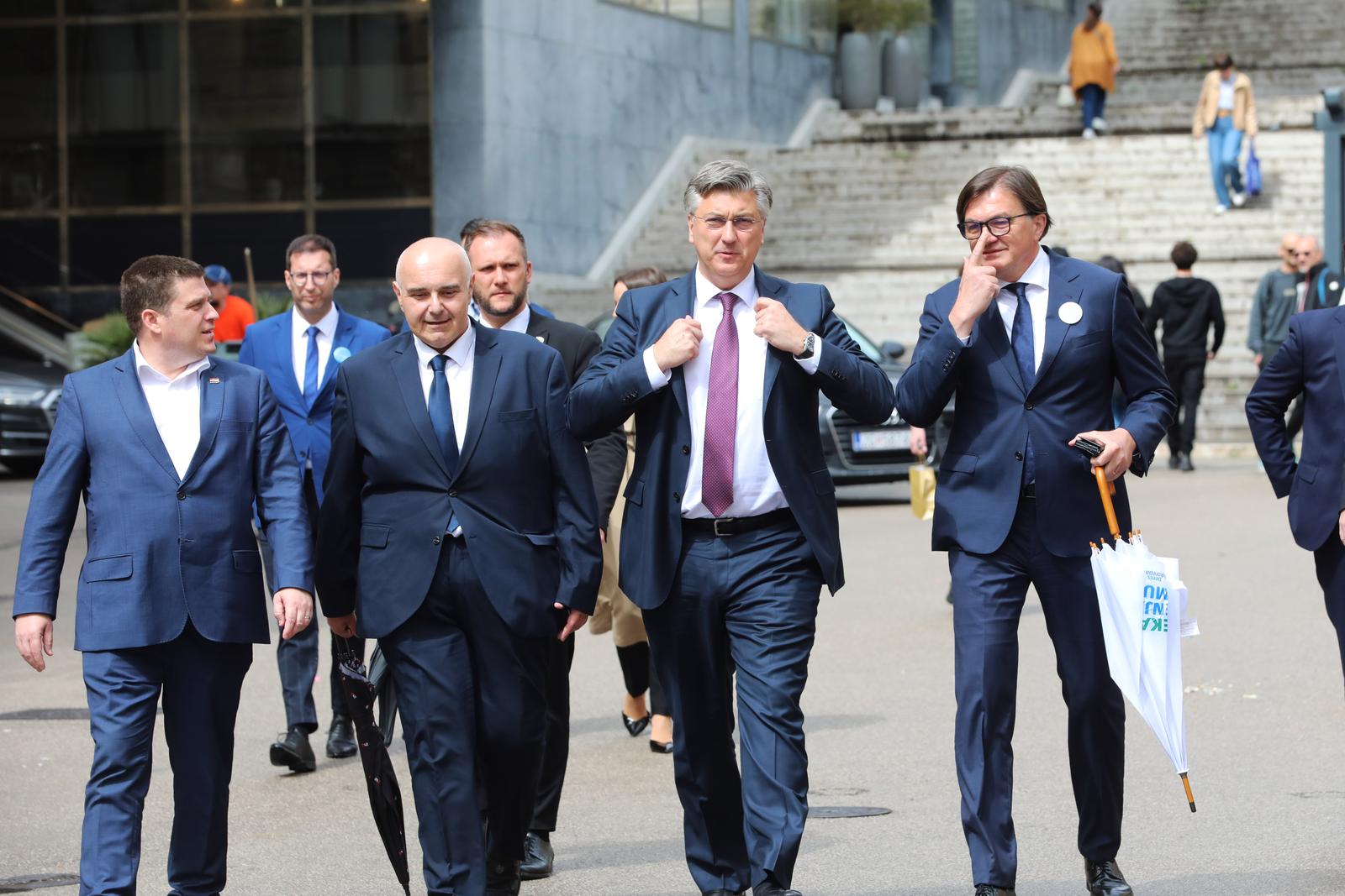 Rijeka: Premijer Plenković došao podržati kandidate HDZ-a Rijeka: Premijer Plenković došao podržati kandidate HDZ-a