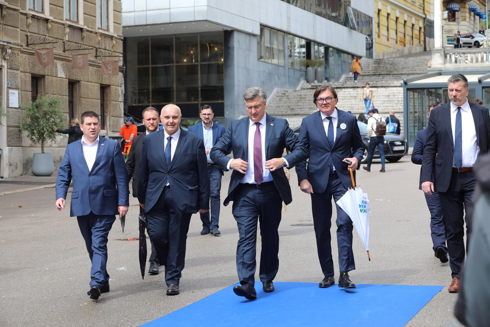 Rijeka: Premijer Plenković došao podržati kandidate HDZ-a Rijeka: Premijer Plenković došao podržati kandidate HDZ-a