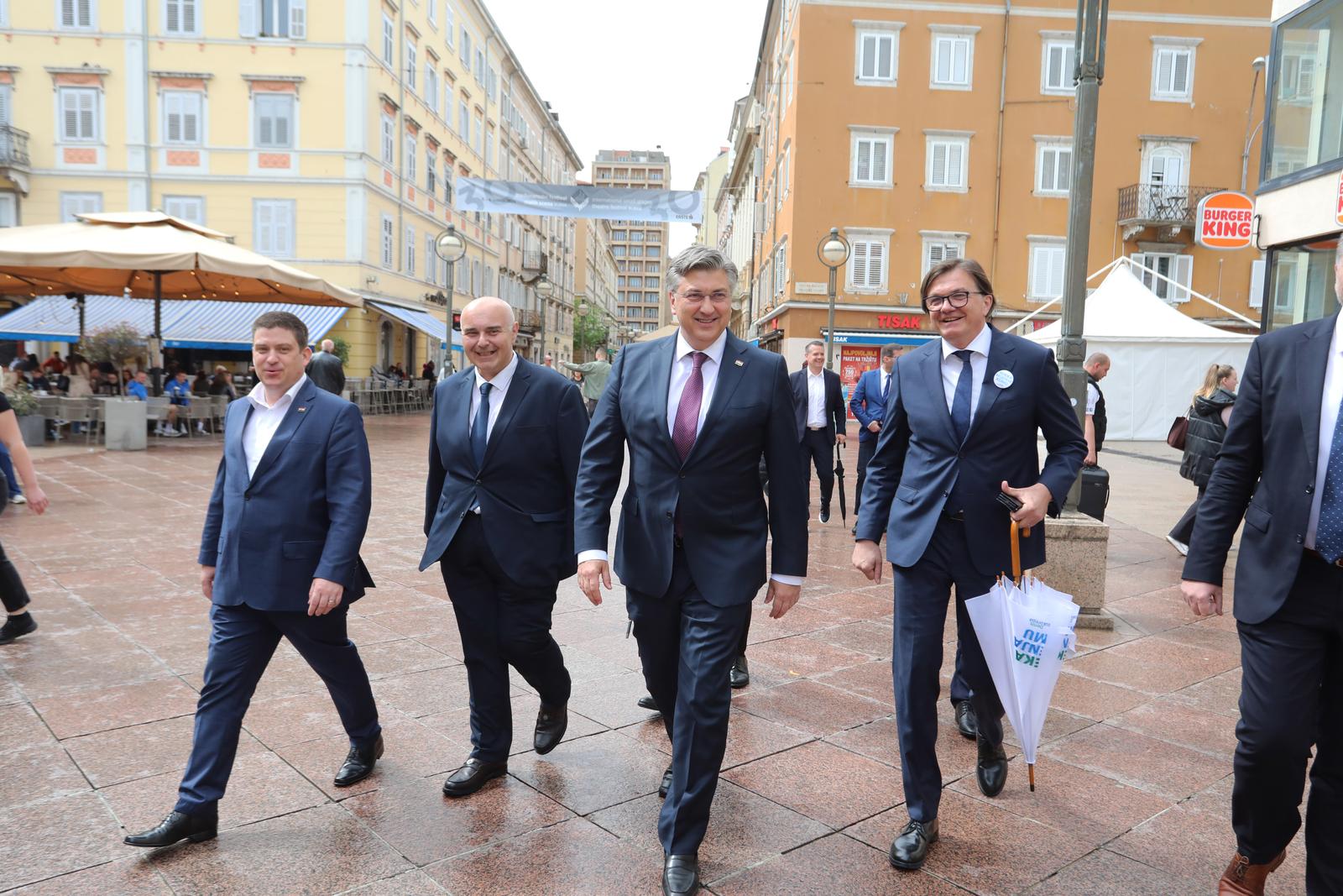 Rijeka: Premijer Plenković došao podržati kandidate HDZ-a Rijeka: Premijer Plenković došao podržati kandidate HDZ-a