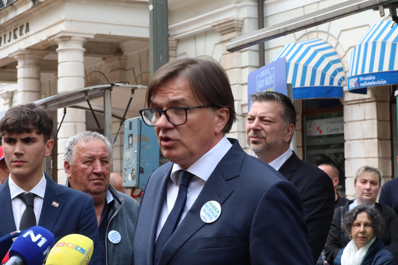 Rijeka: Premijer Plenković došao podržati kandidate HDZ-a Rijeka: Premijer Plenković došao podržati kandidate HDZ-a